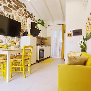 Hébergement de vacances Lo Stazzo Della Dottoressa, Enas